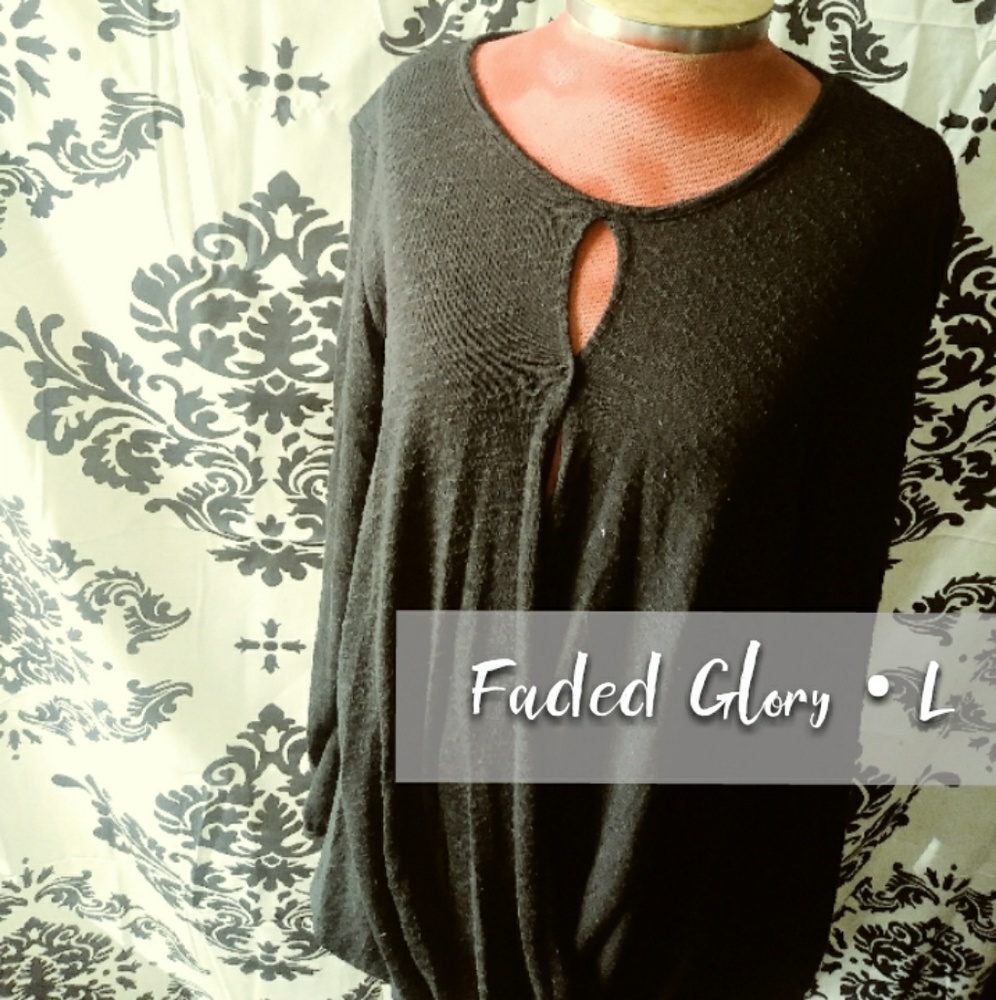 • Faded Glory Keyhole Top •